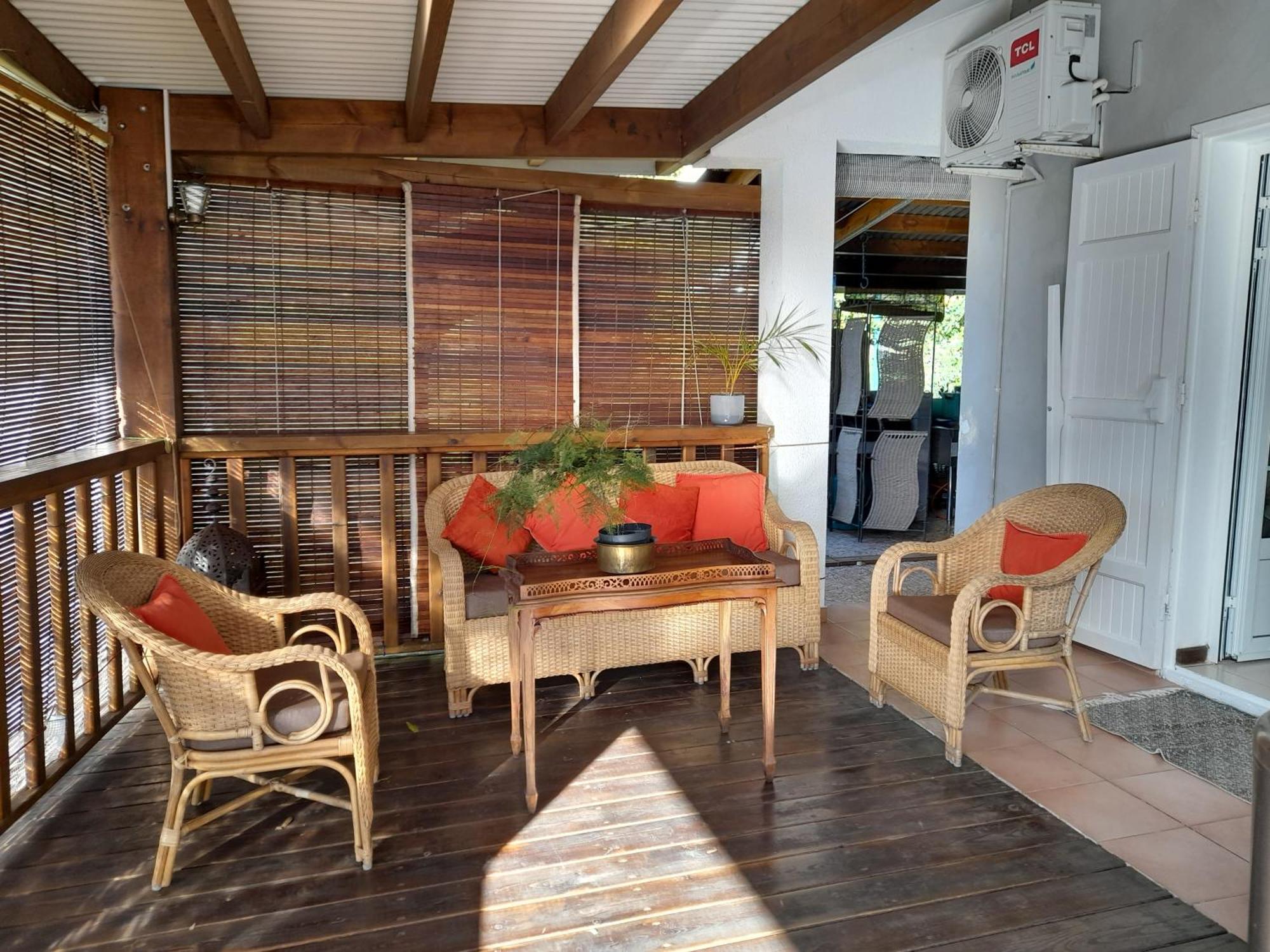 Bed and Breakfast Le Val Rambaud Saint-Denis Exterior foto