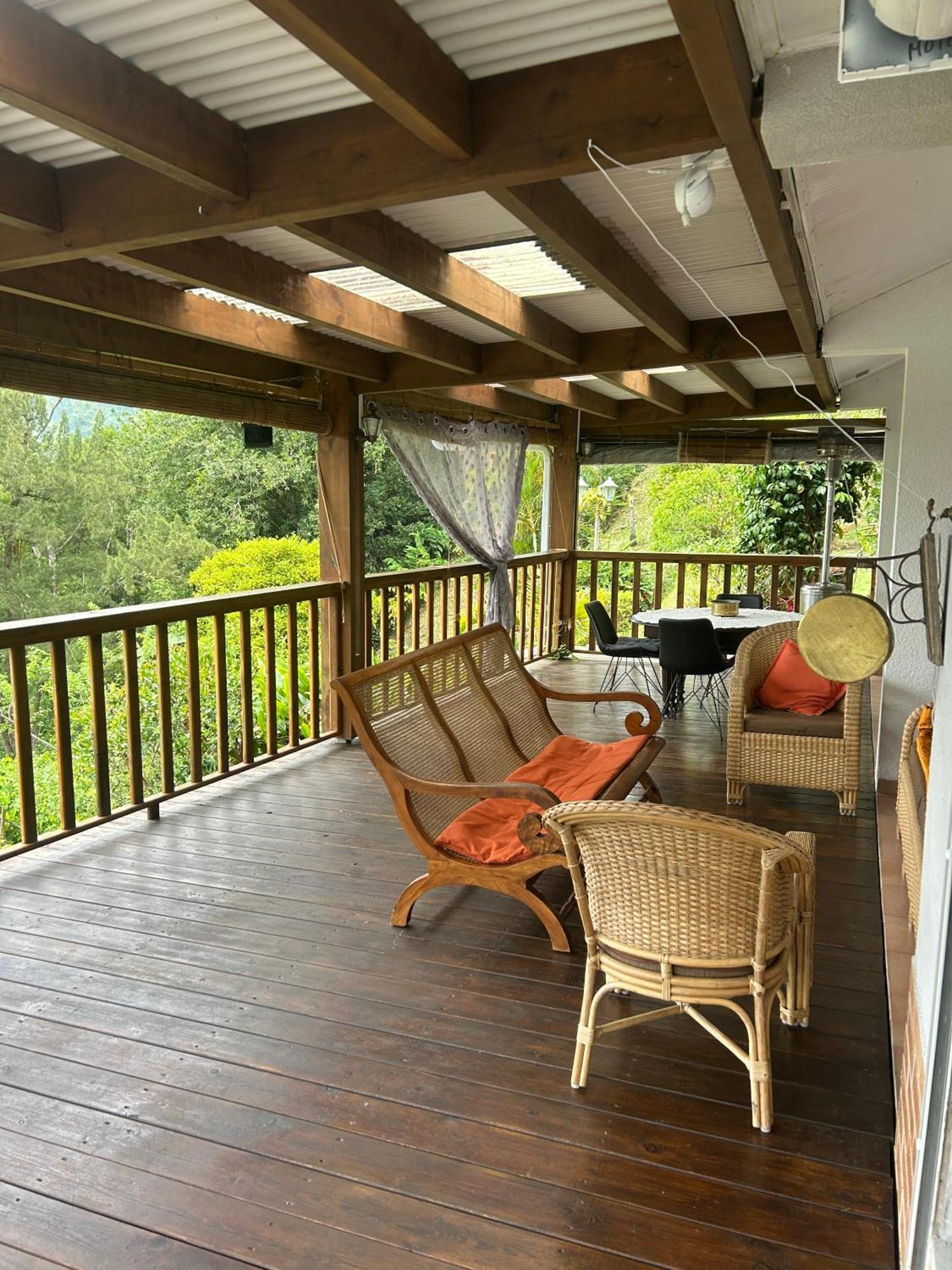 Bed and Breakfast Le Val Rambaud Saint-Denis Exterior foto